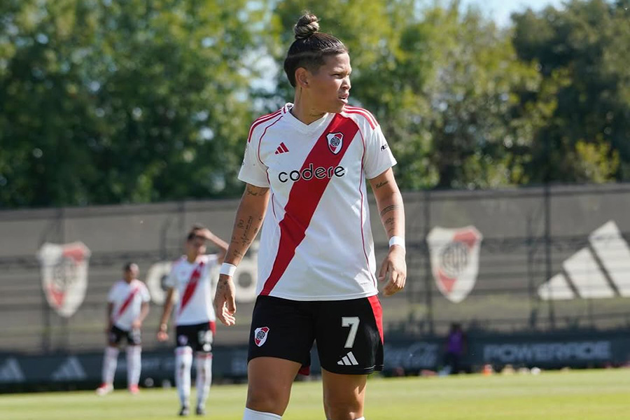 ¡Kim anda VOLANDO en Argentina!