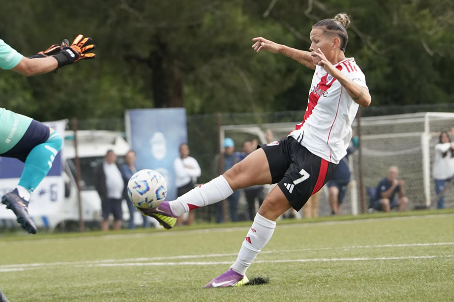 VIDEO Kimberlyn suma su 5to partido marcando con la camiseta de Rover Plate